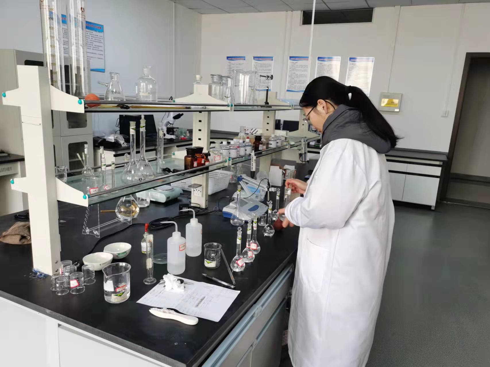 1640738650960472.jpg 紡織品檢測人員監(jiān)督核查.jpg